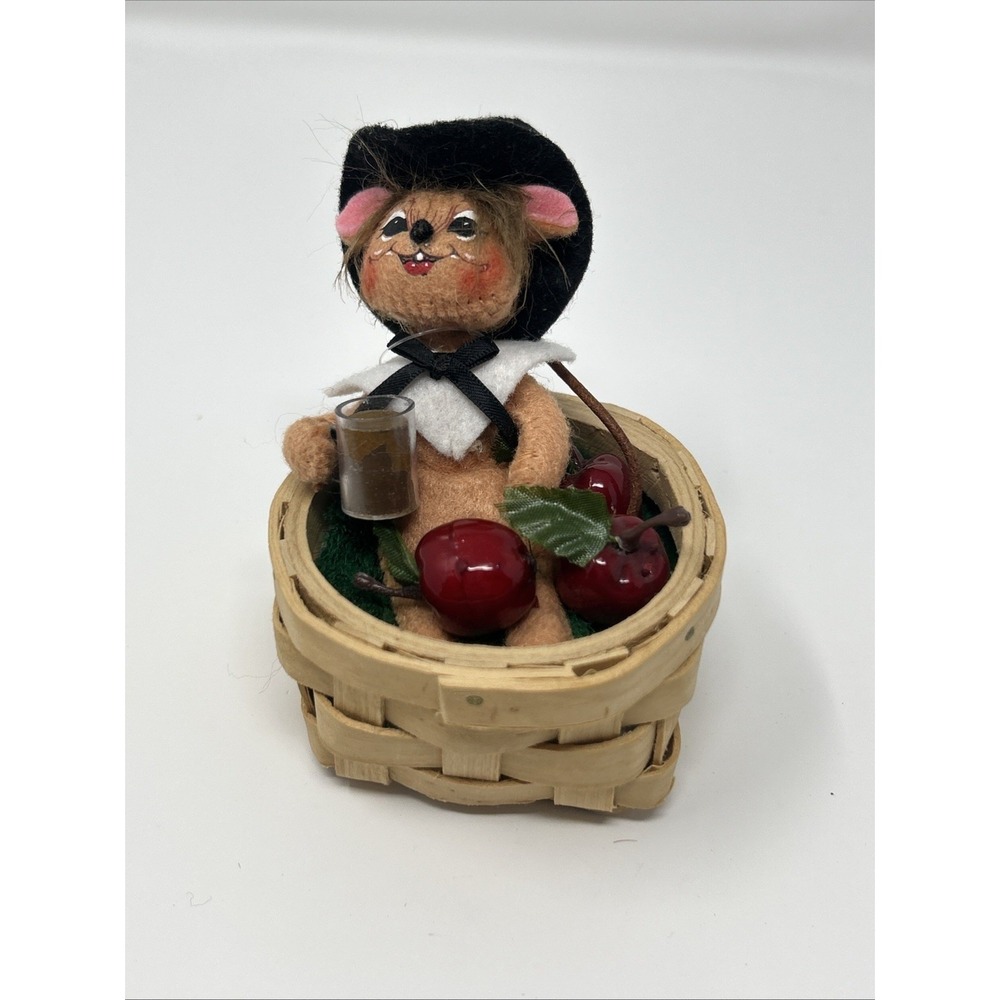 NWT Annalee 3" Pilgrim Mouse With Cider Sitting In Apple Basket 2011